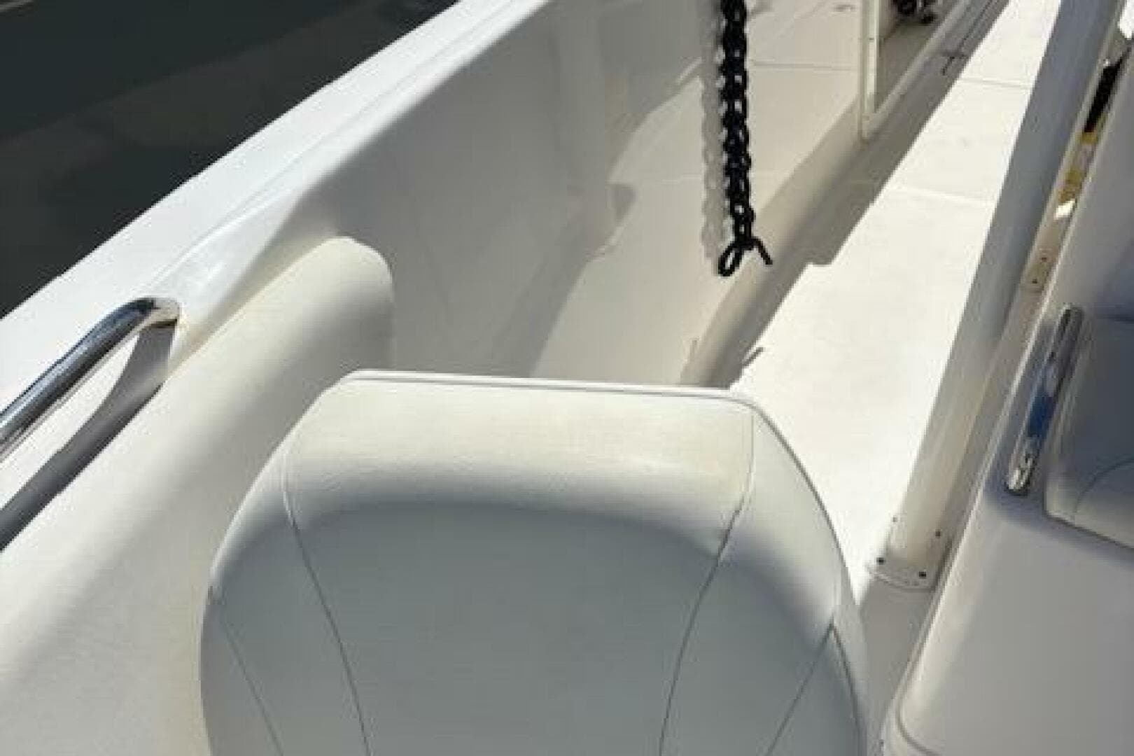 2018 Century 2600 Center Console — photo 32