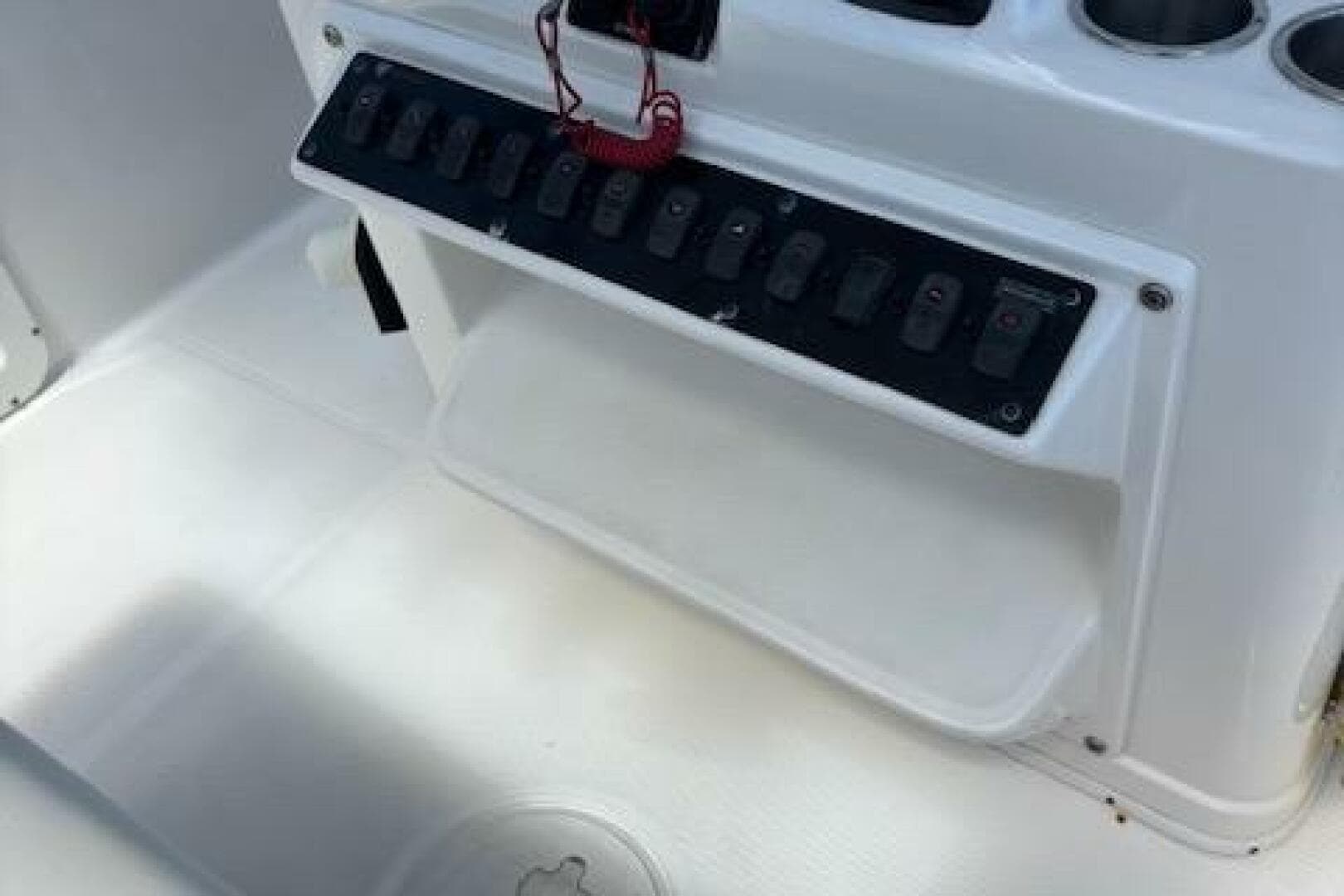 2018 Century 2600 Center Console — photo 7