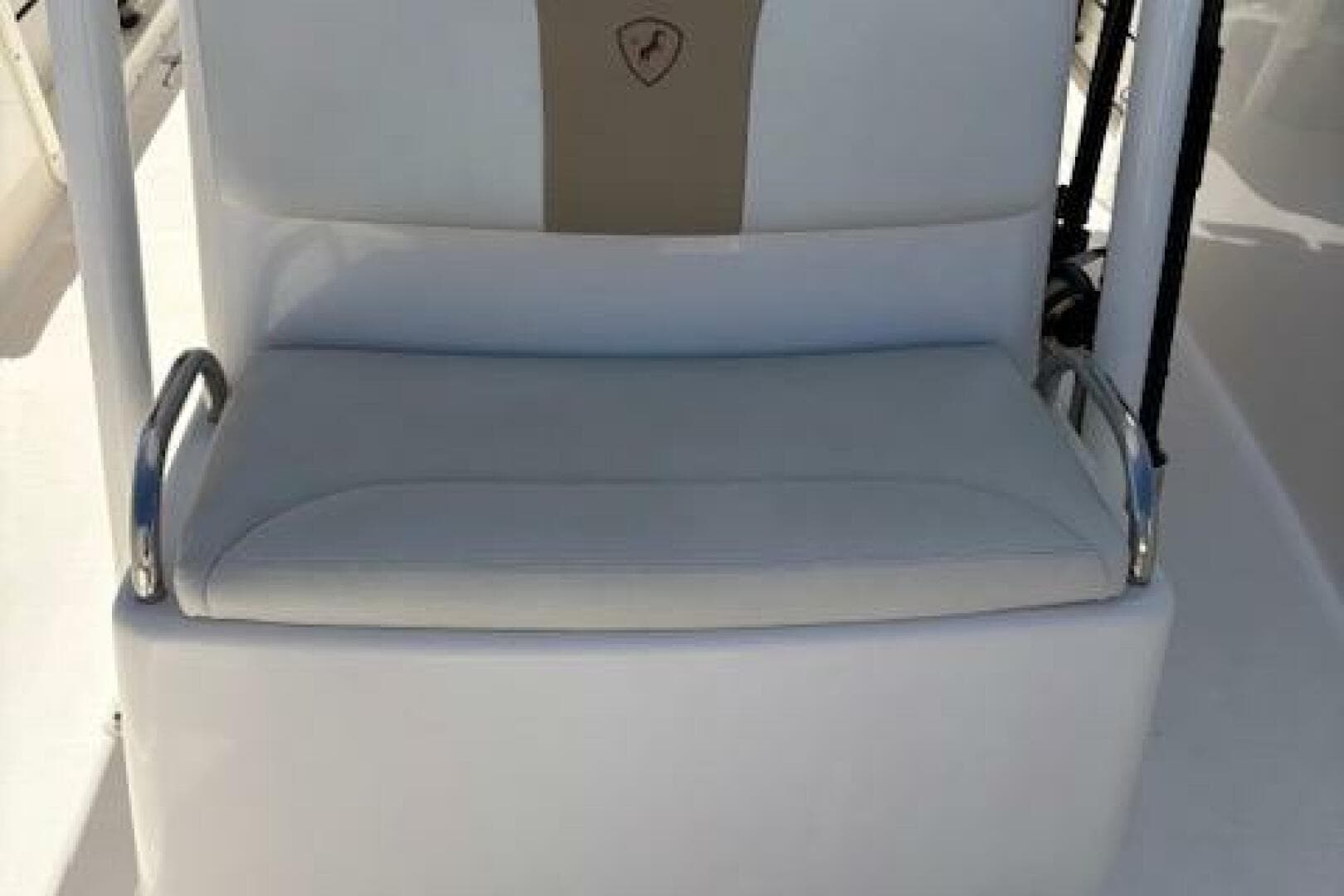 2018 Century 2600 Center Console — photo 31