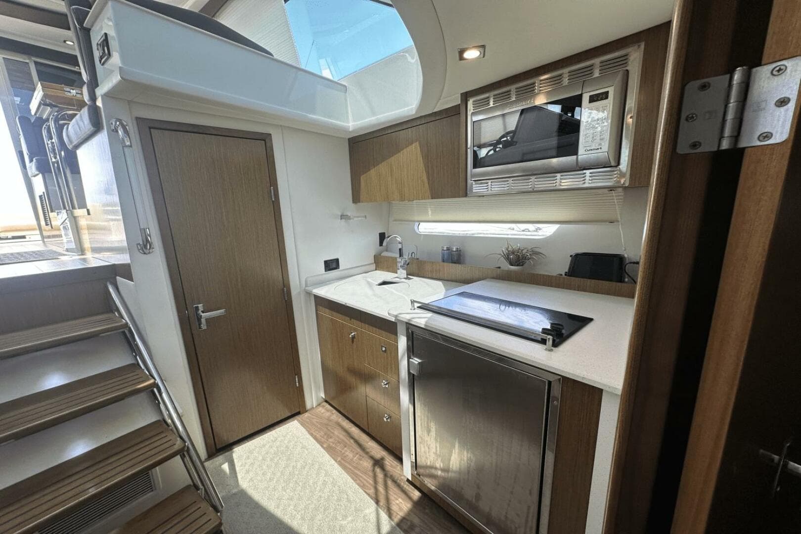 2016 Cruisers Yachts Cantius — photo 8