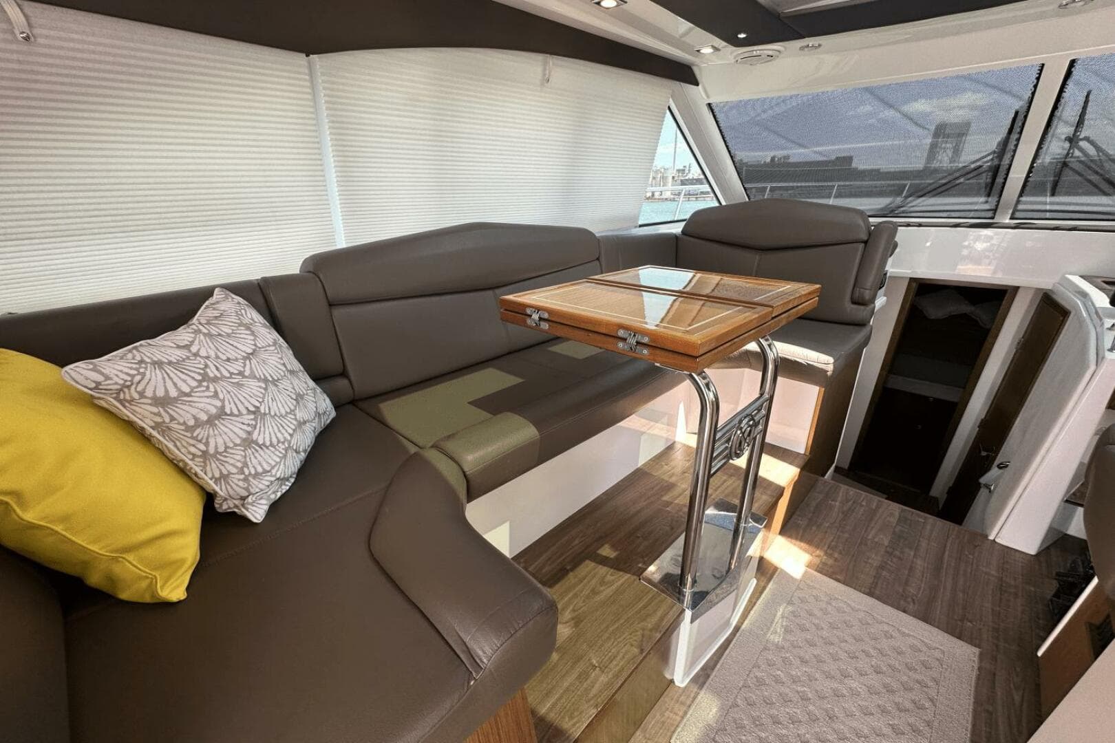 2016 Cruisers Yachts Cantius — photo 20