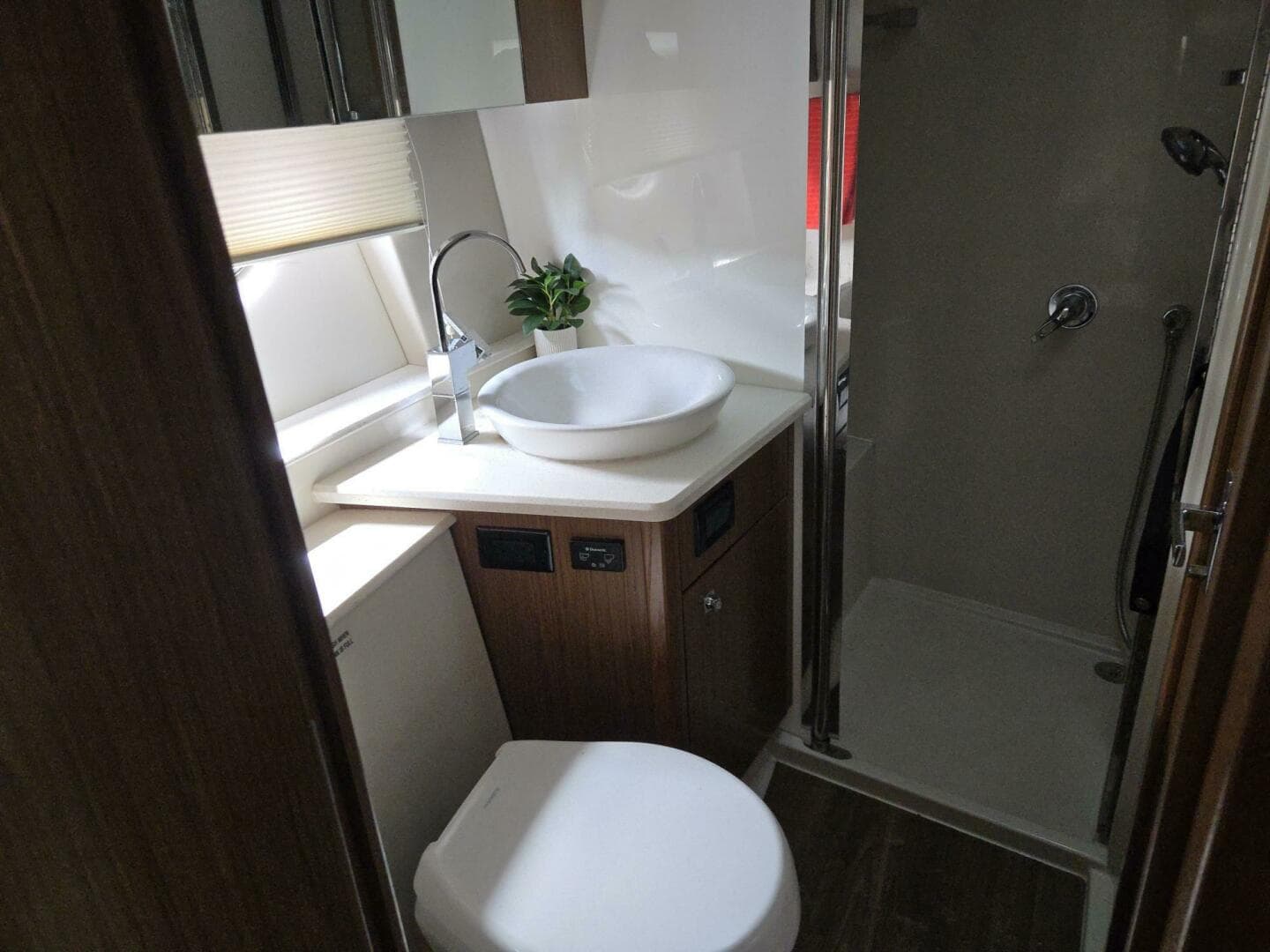 2016 Cruisers Yachts Cantius — photo 36