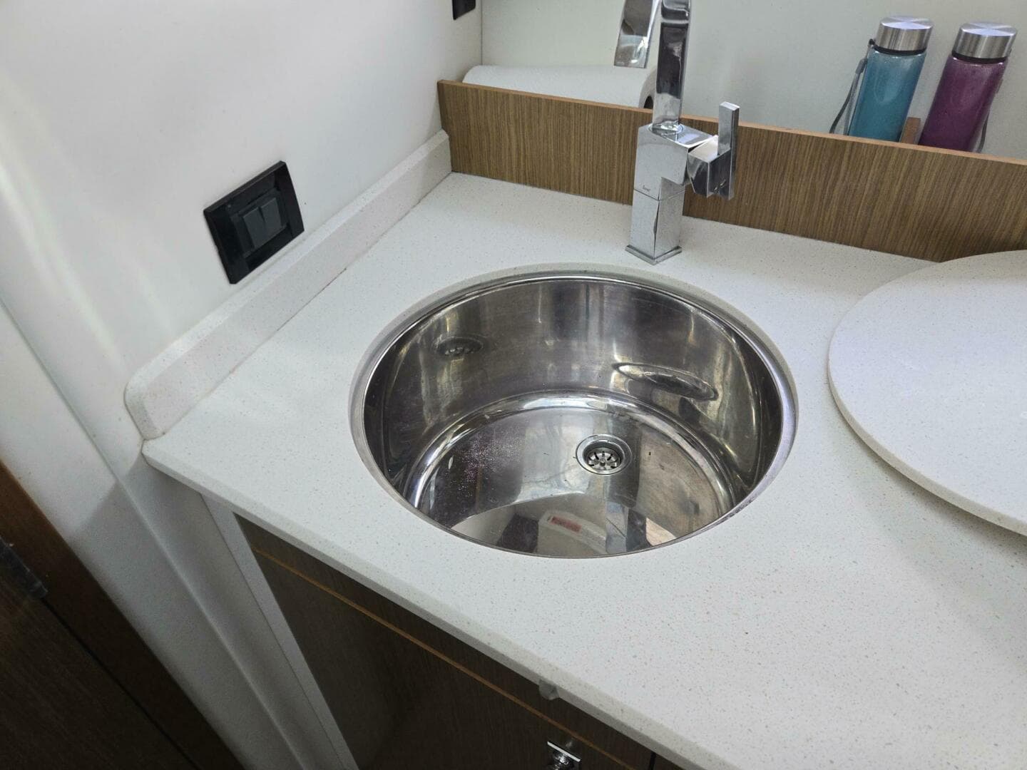 2016 Cruisers Yachts Cantius — photo 21