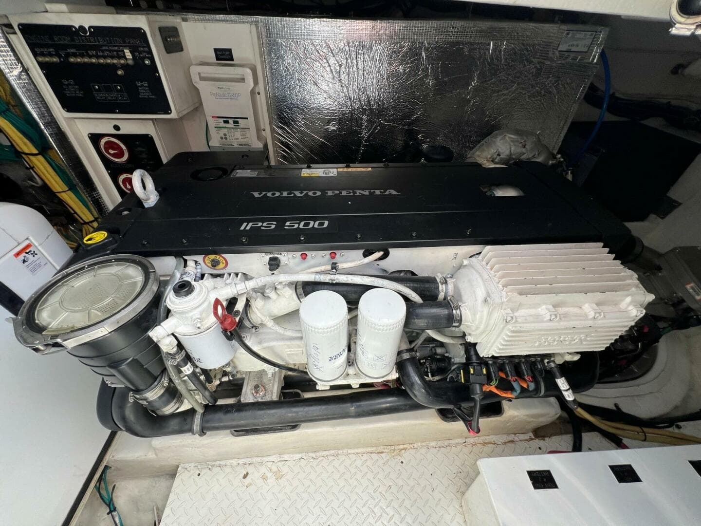 2016 Cruisers Yachts Cantius — photo 37