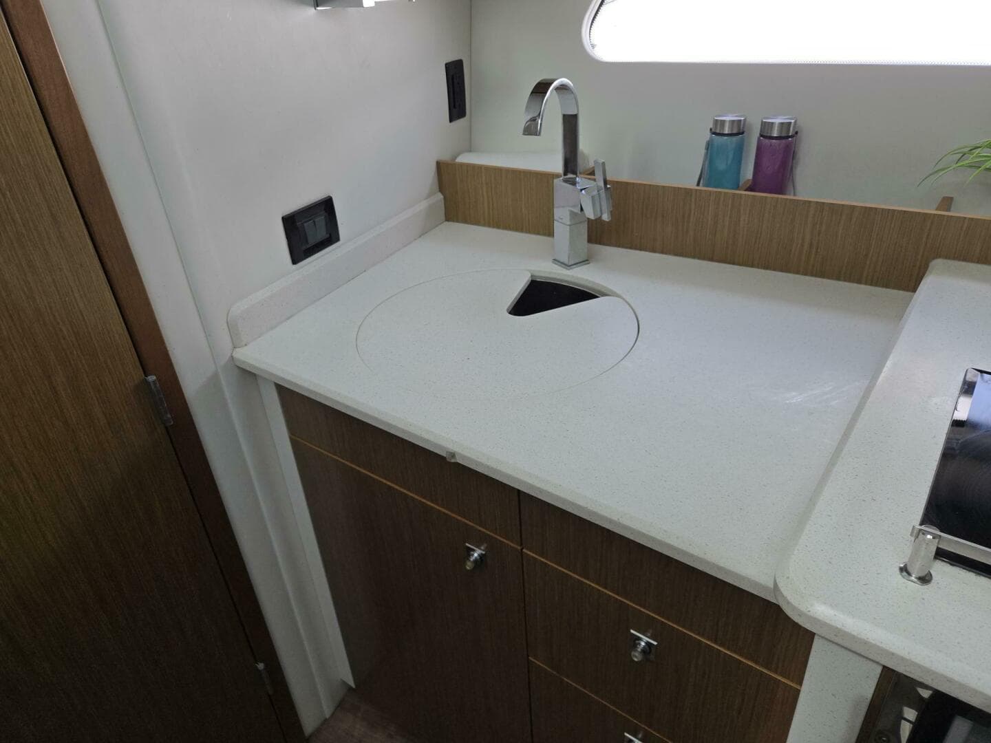 2016 Cruisers Yachts Cantius — photo 28