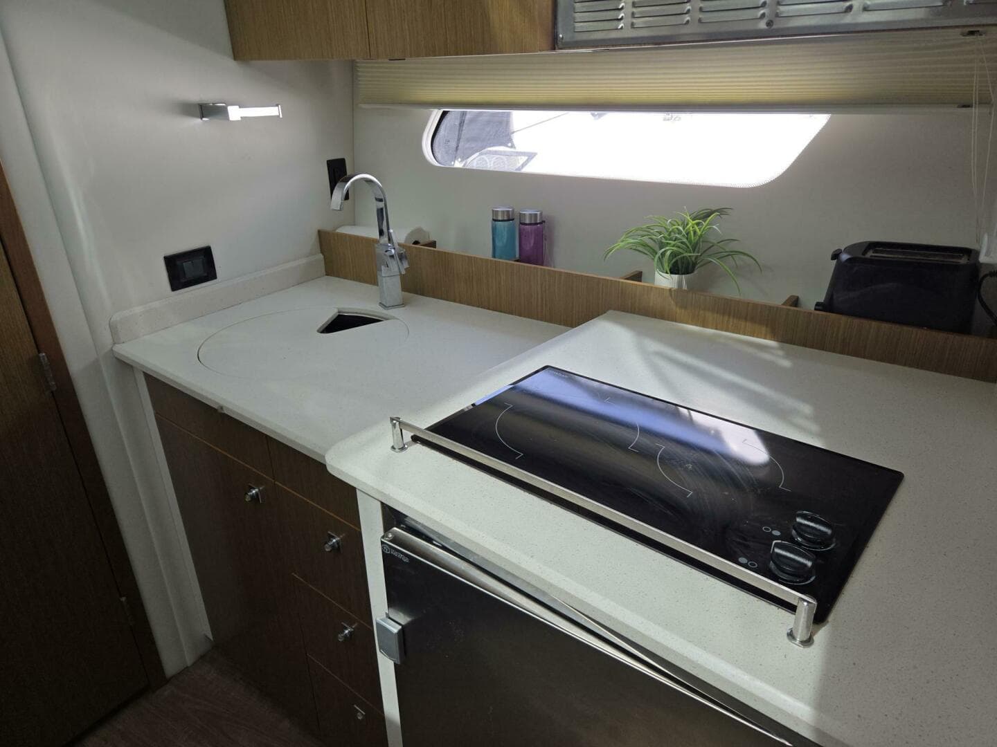 2016 Cruisers Yachts Cantius — photo 34