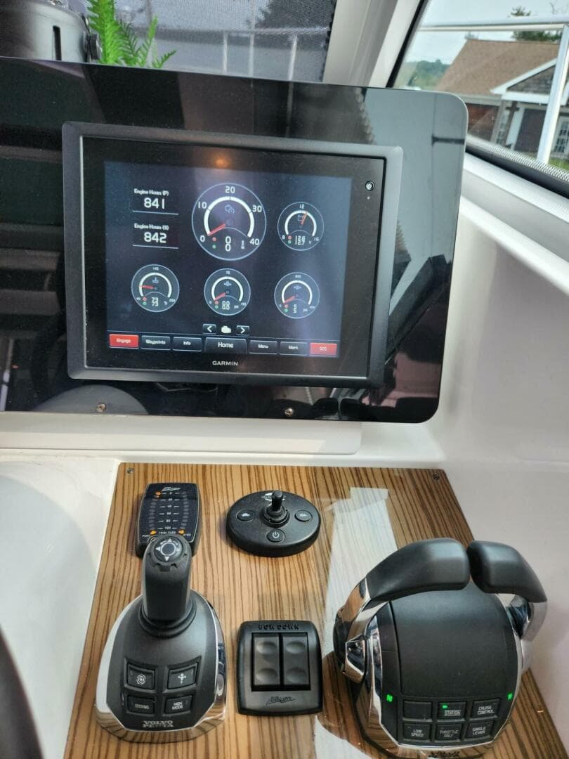 2016 Cruisers Yachts Cantius — photo 30