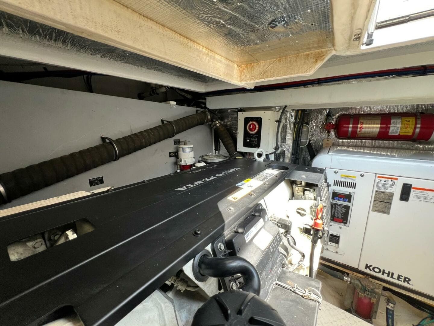 2016 Cruisers Yachts Cantius — photo 43