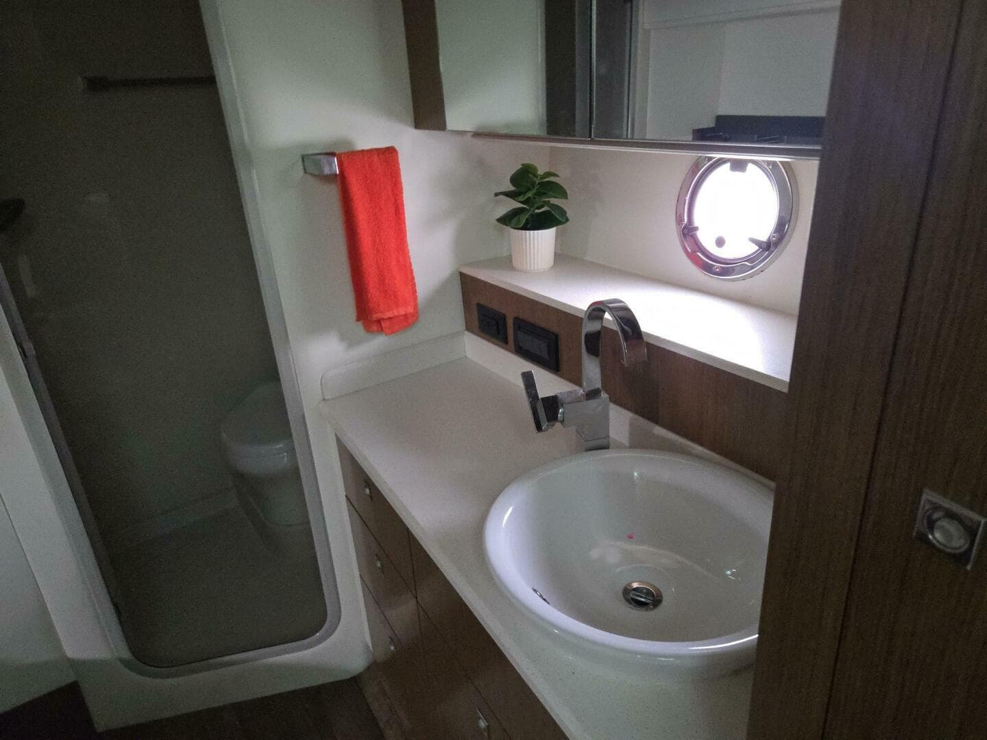 2016 Cruisers Yachts Cantius — photo 11