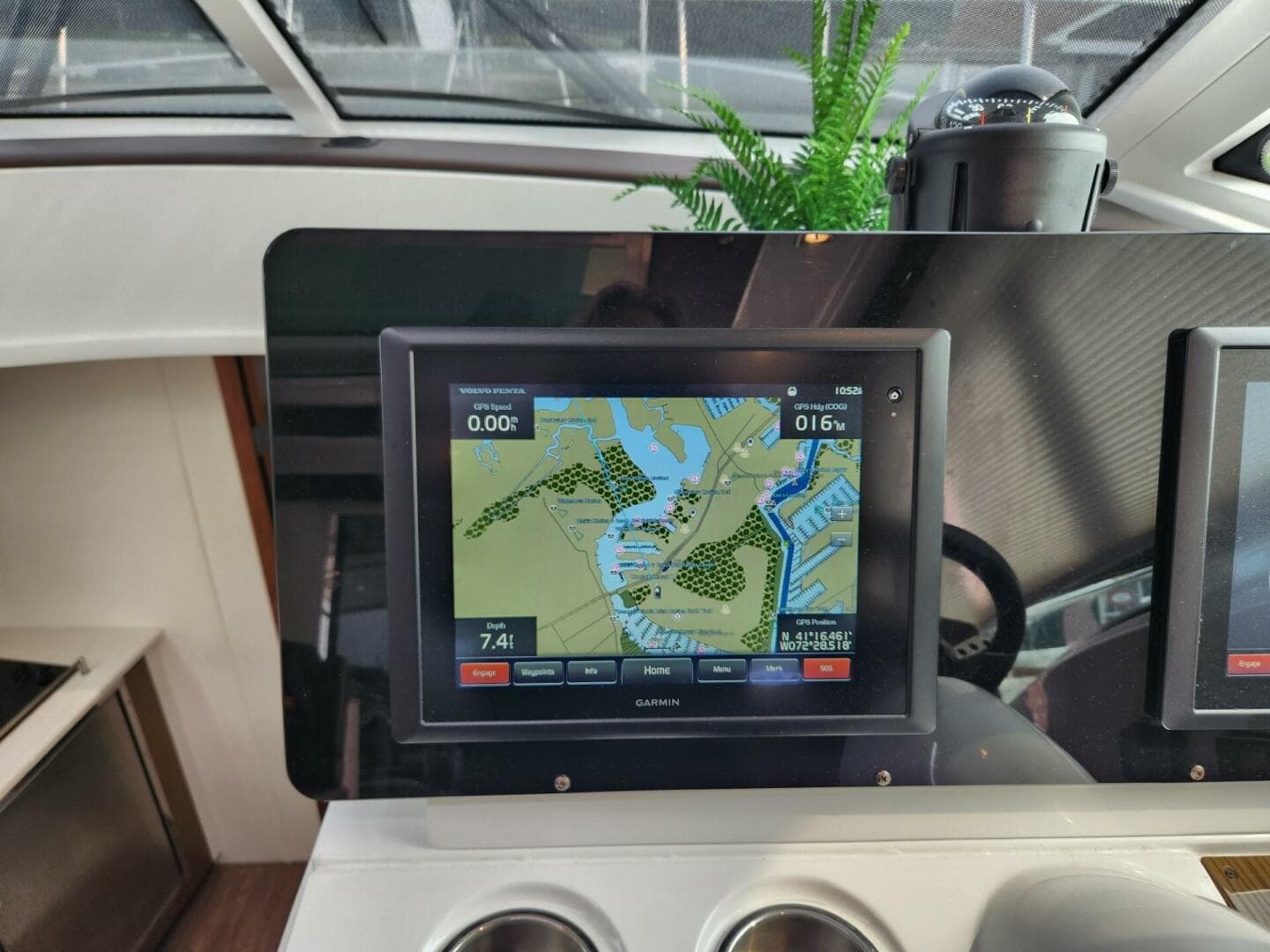 2016 Cruisers Yachts Cantius — photo 31