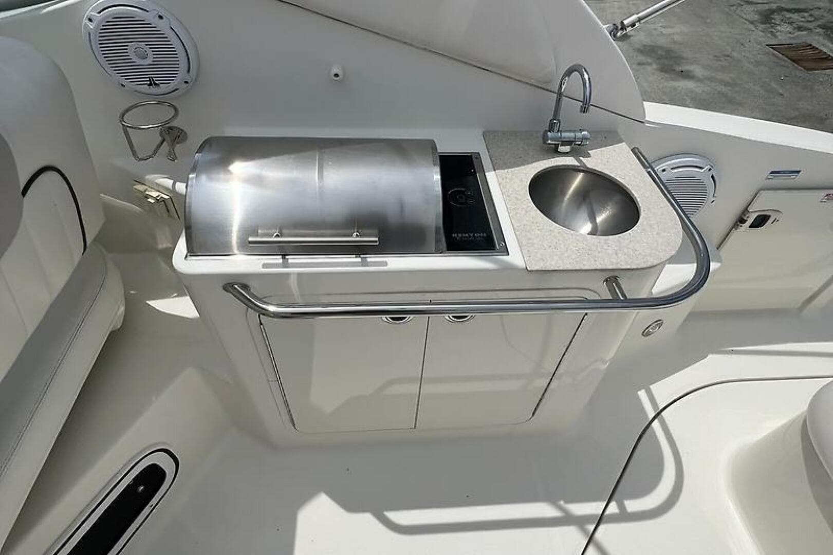 2011 Sea Ray 280 Sundancer — photo 12