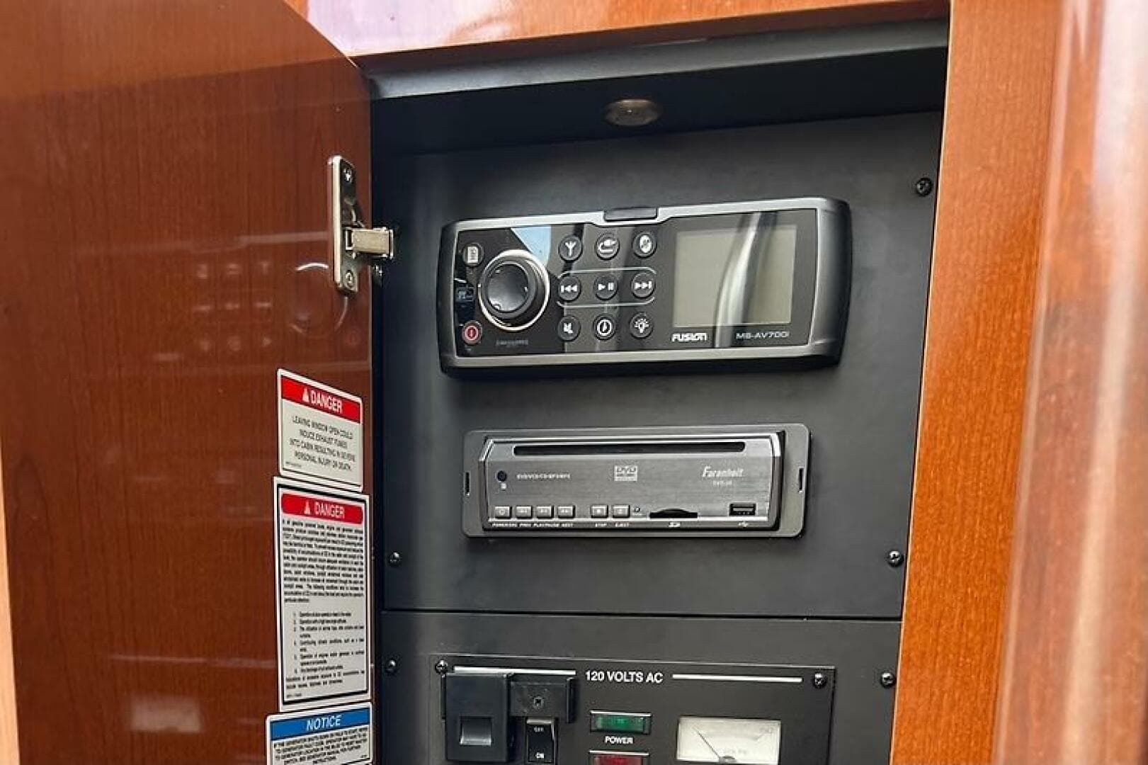 2011 Sea Ray 280 Sundancer — photo 22