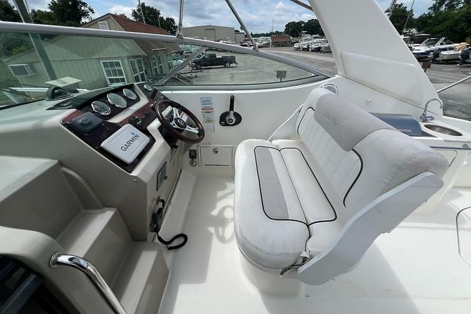 2011 Sea Ray 280 Sundancer — photo 7