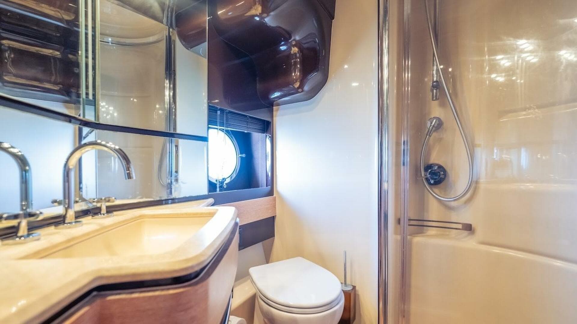 2012 Azimut Evolution — photo 48