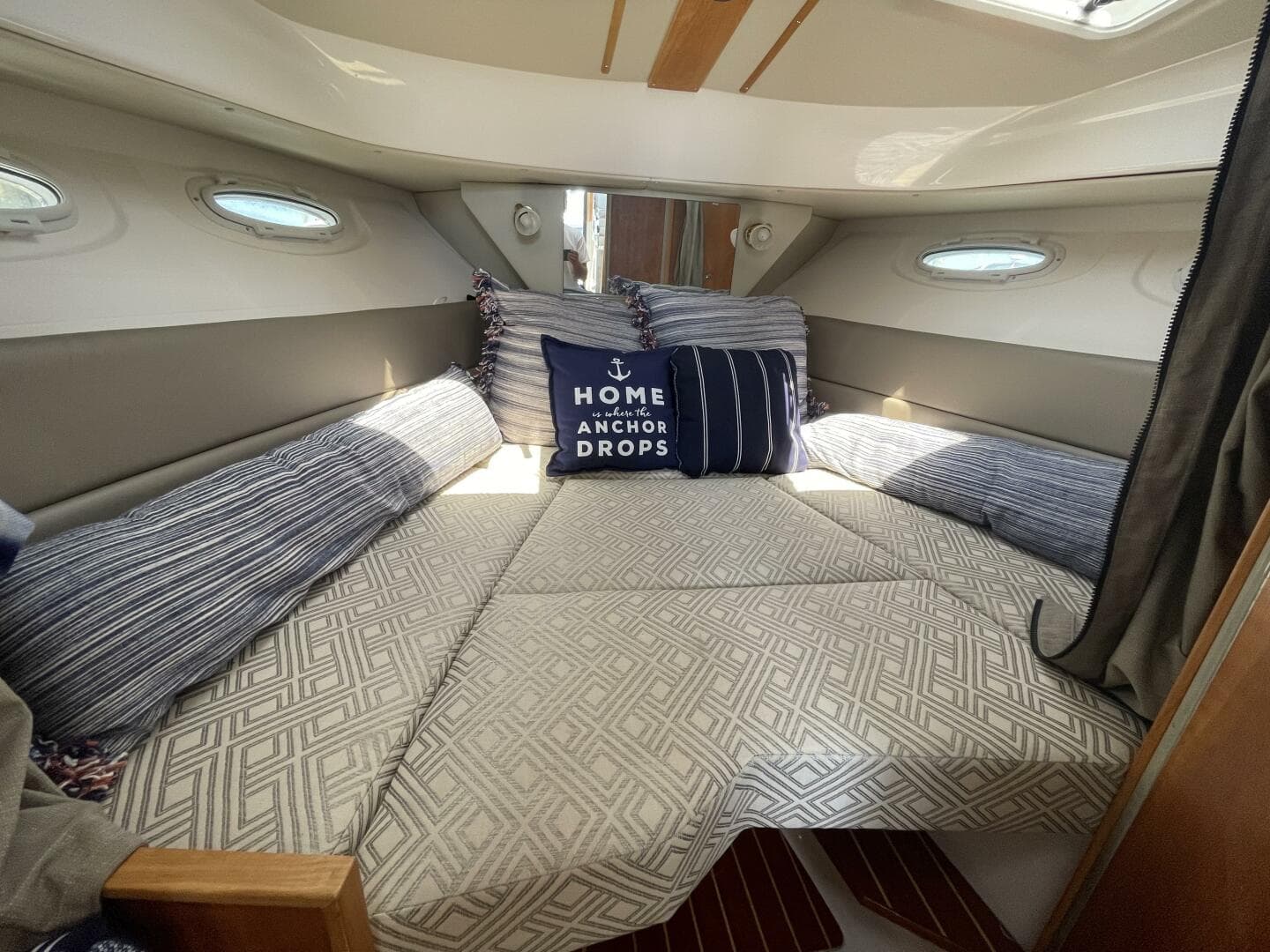 2019 Cutwater C-28 — photo 14