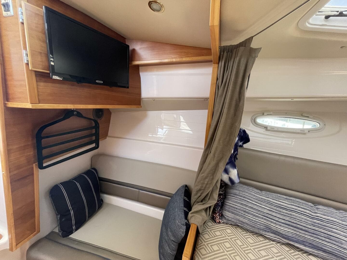 2019 Cutwater C-28 — photo 15