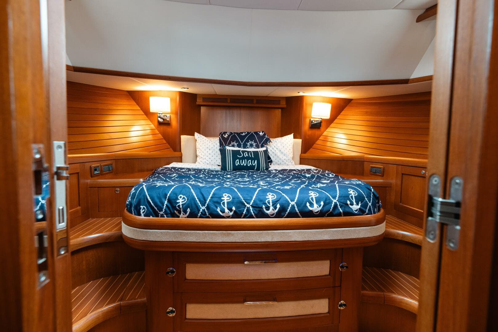 2011 Grand Banks Eastbay 46 SX — photo 12