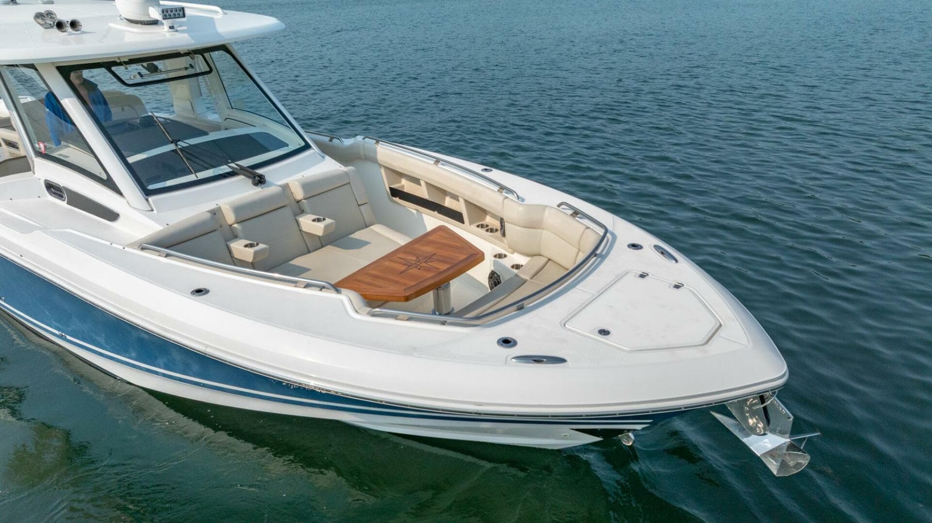 2019 Boston Whaler 350 EX Realm — photo 2
