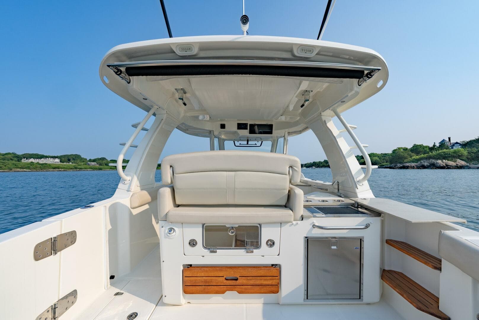 2019 Boston Whaler 350 EX Realm — photo 19