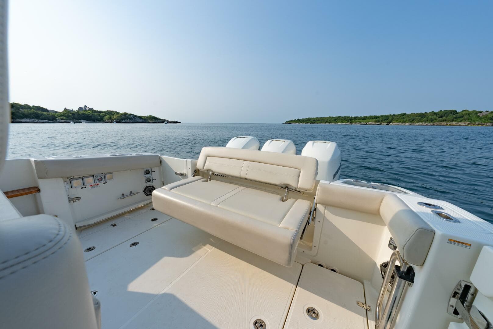 2019 Boston Whaler 350 EX Realm — photo 23