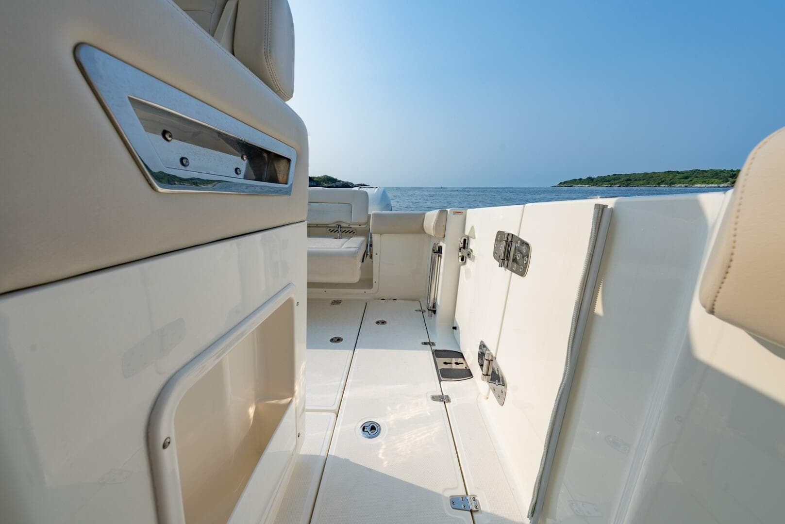 2019 Boston Whaler 350 EX Realm — photo 16