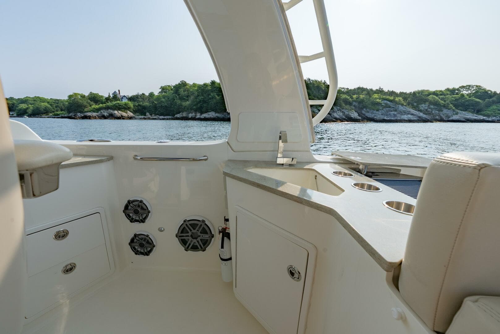 2019 Boston Whaler 350 EX Realm — photo 13