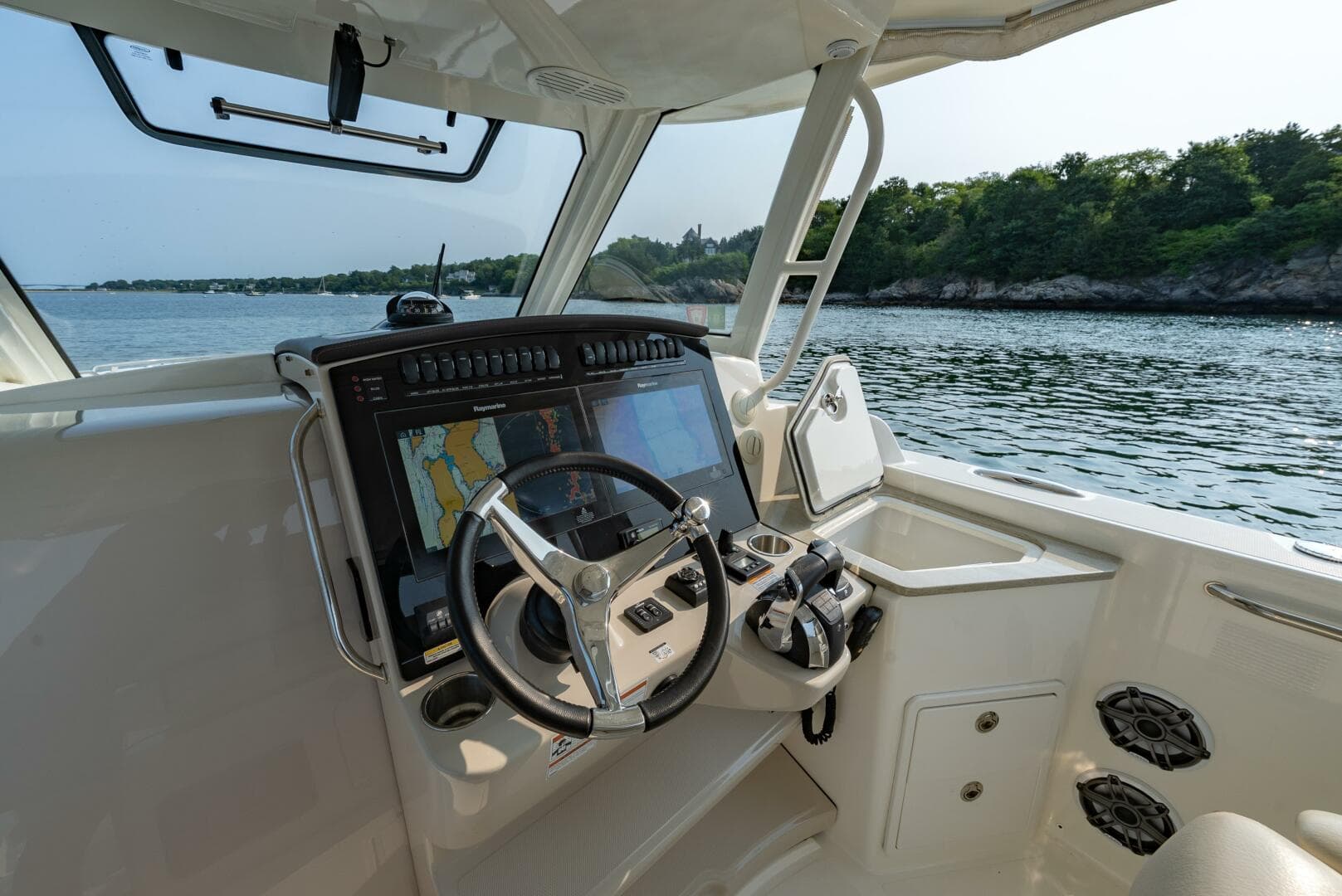 2019 Boston Whaler 350 EX Realm — photo 10