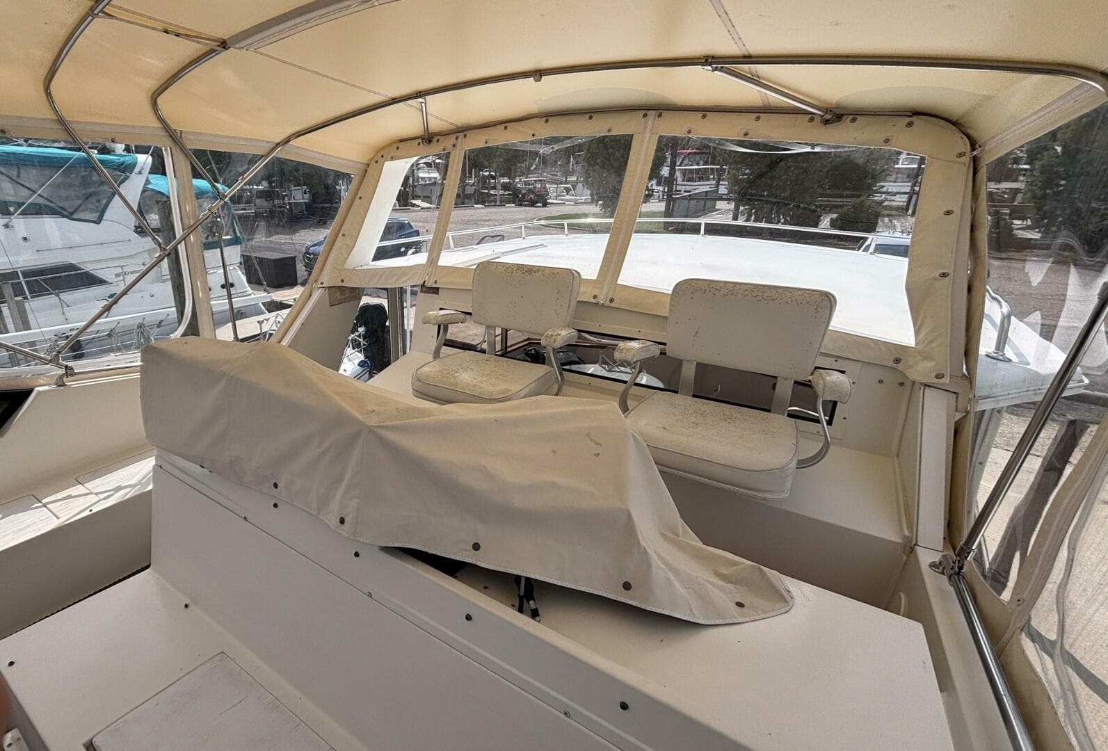 1988 Viking Motor Yacht — photo 15