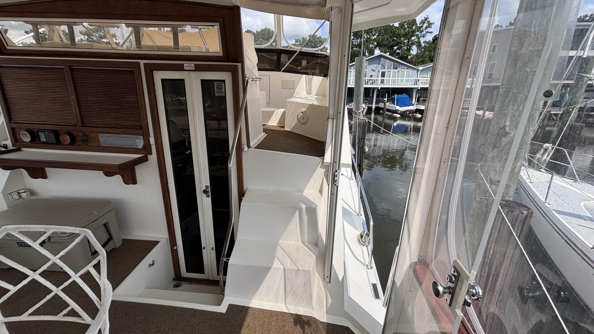 1988 Viking Motor Yacht — photo 12