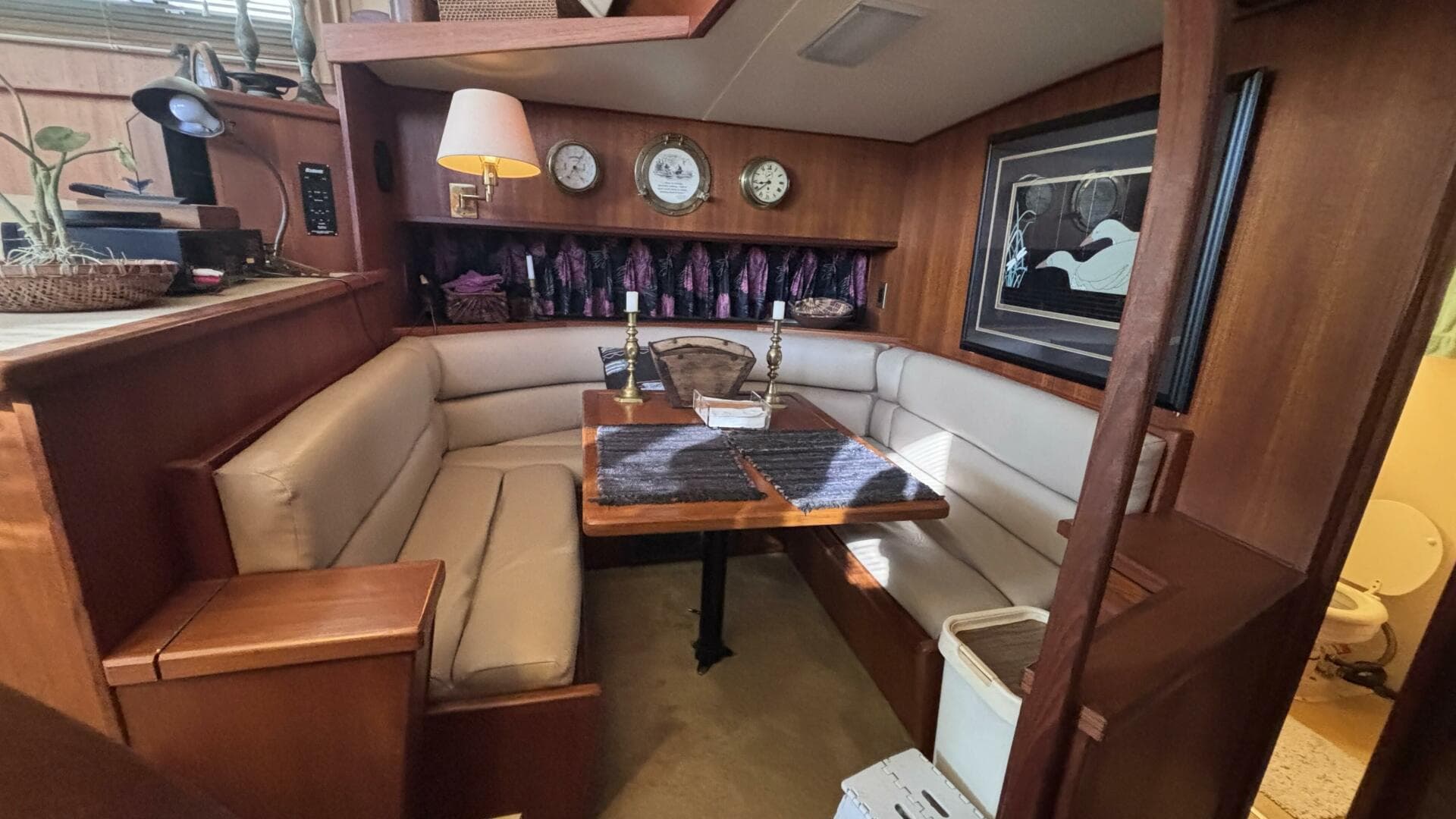 1988 Viking Motor Yacht — photo 20