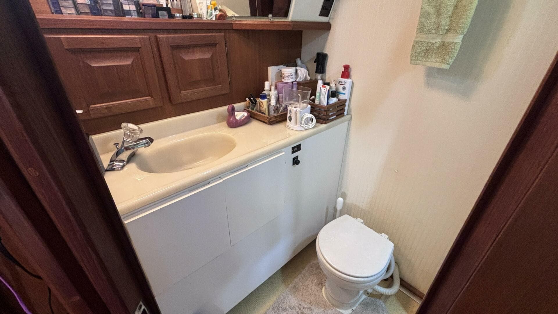 1988 Viking Motor Yacht — photo 25