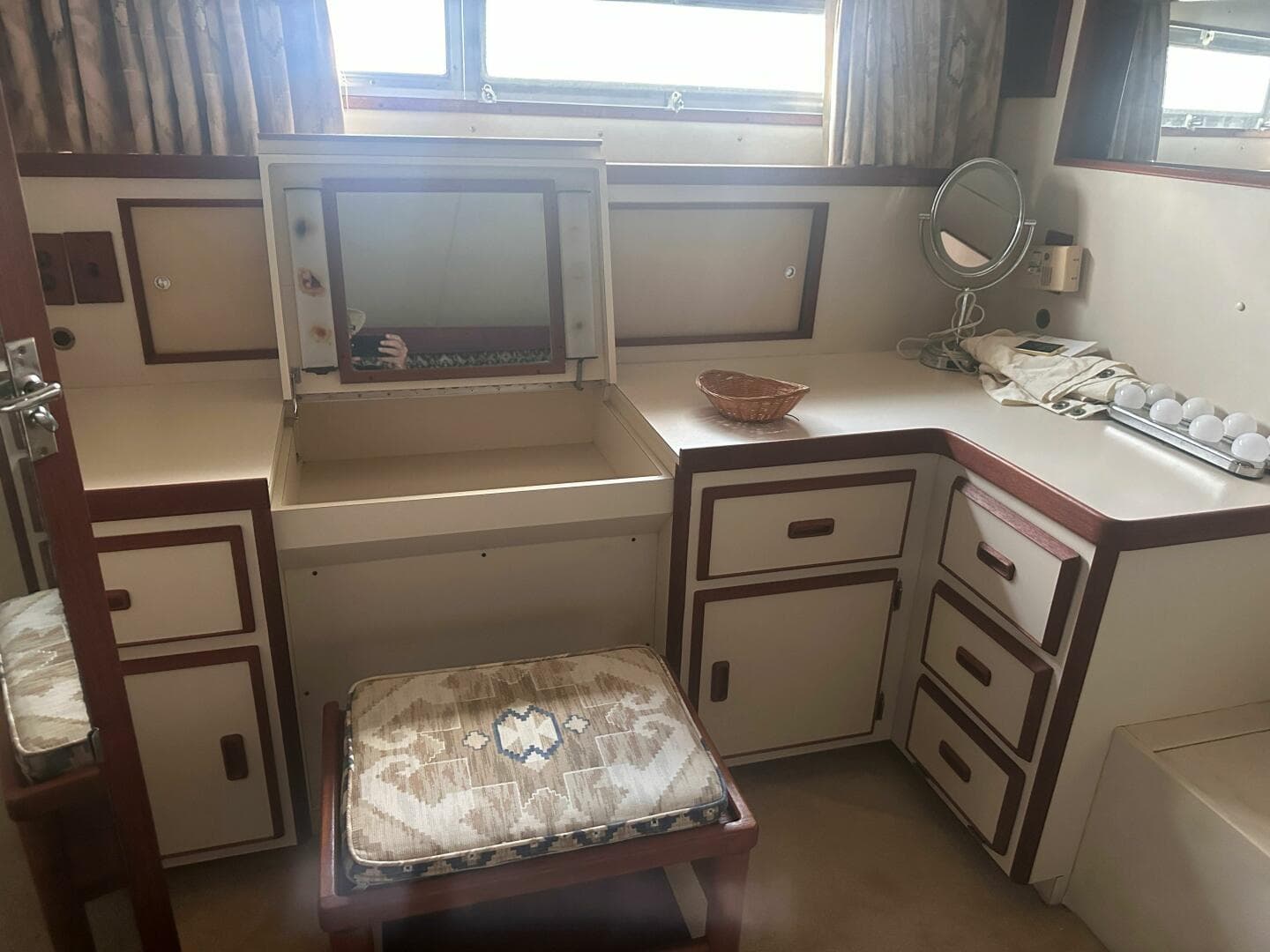 1987 Bertram — photo 32