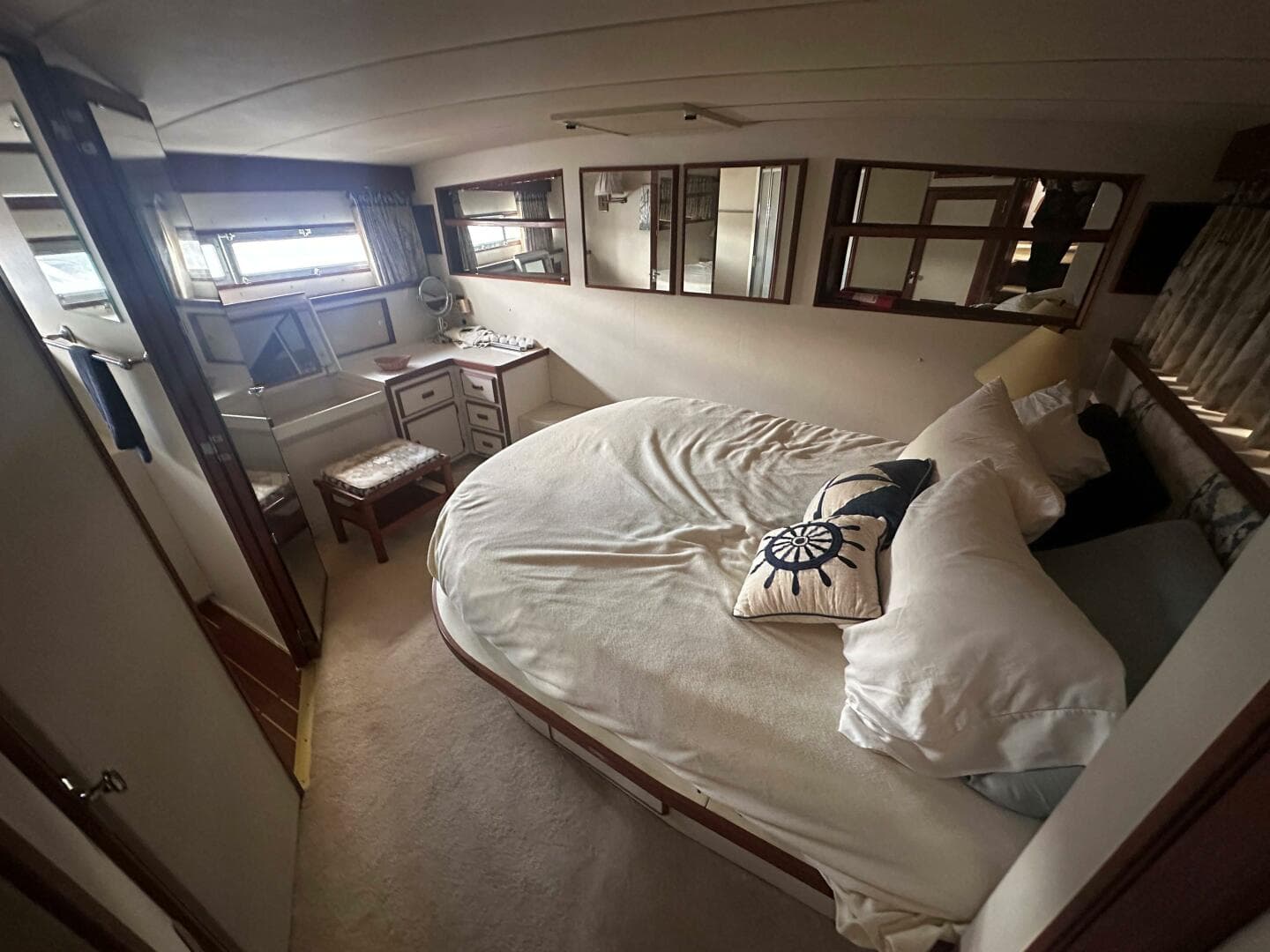 1987 Bertram — photo 31