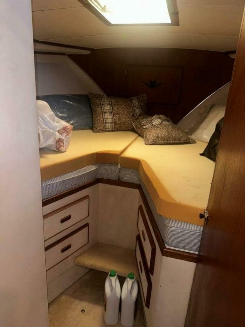 1987 Bertram — photo 29