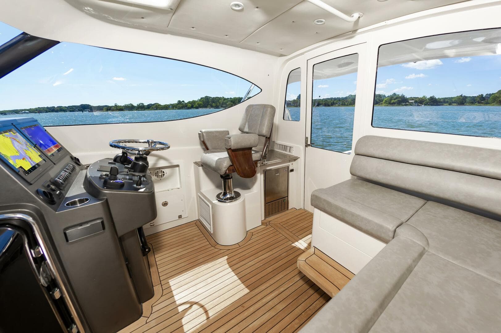 2014 Jupiter 41 Sport Bridge — photo 27