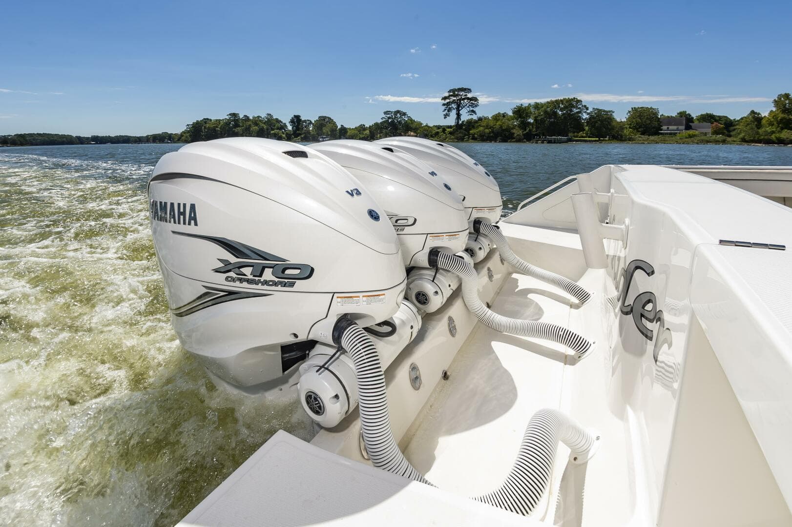 2014 Jupiter 41 Sport Bridge — photo 18