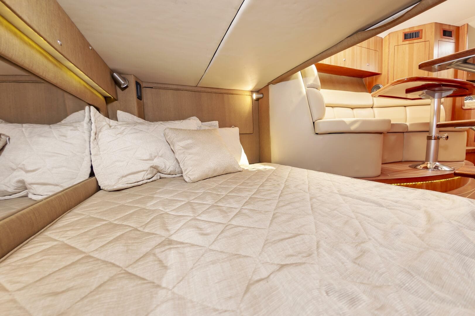 2014 Jupiter 41 Sport Bridge — photo 43