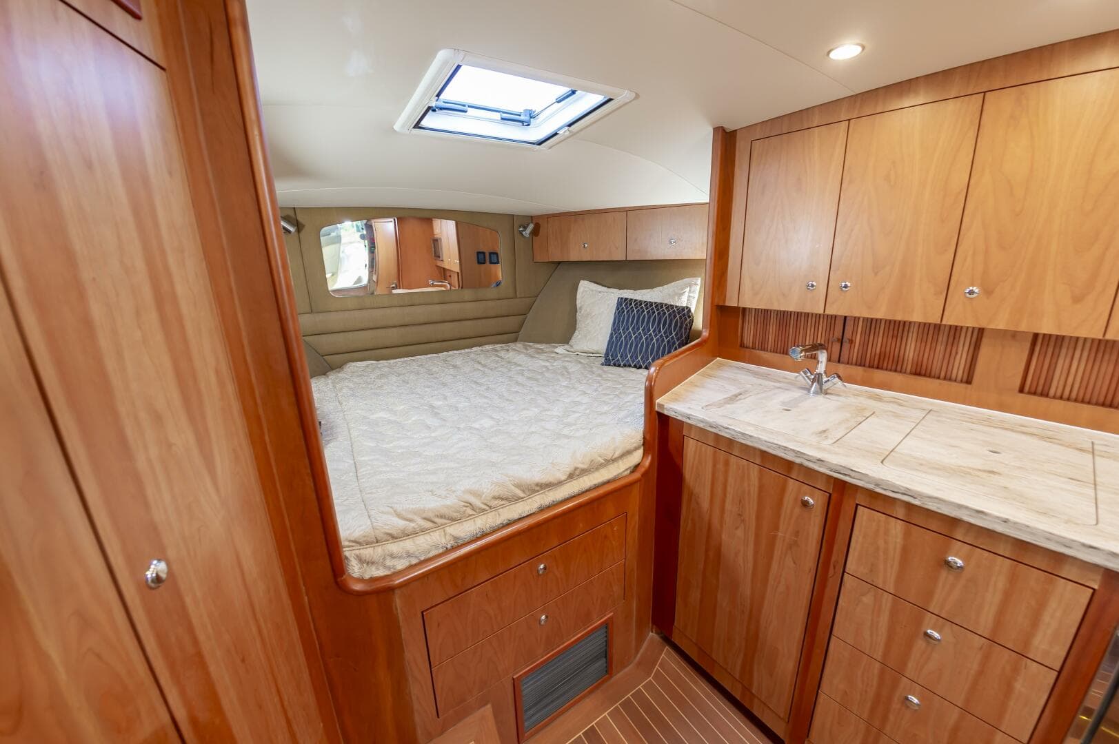 2014 Jupiter 41 Sport Bridge — photo 33