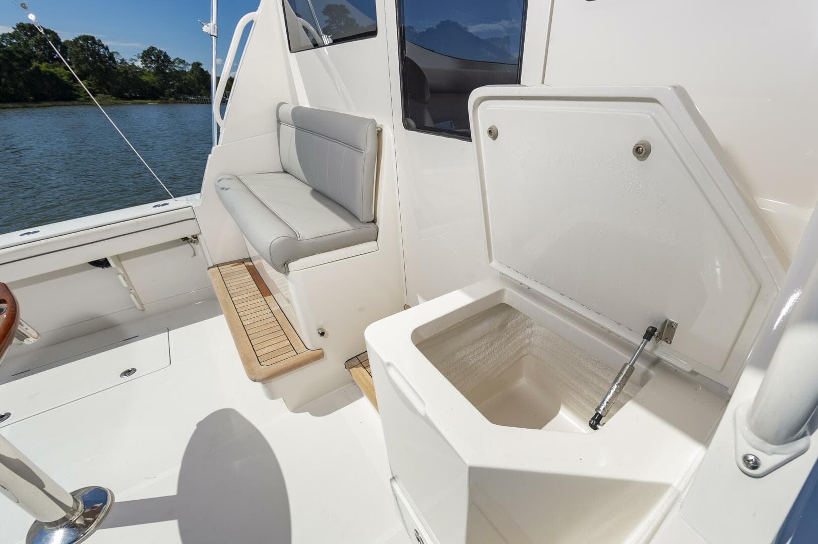 2014 Jupiter 41 Sport Bridge — photo 15