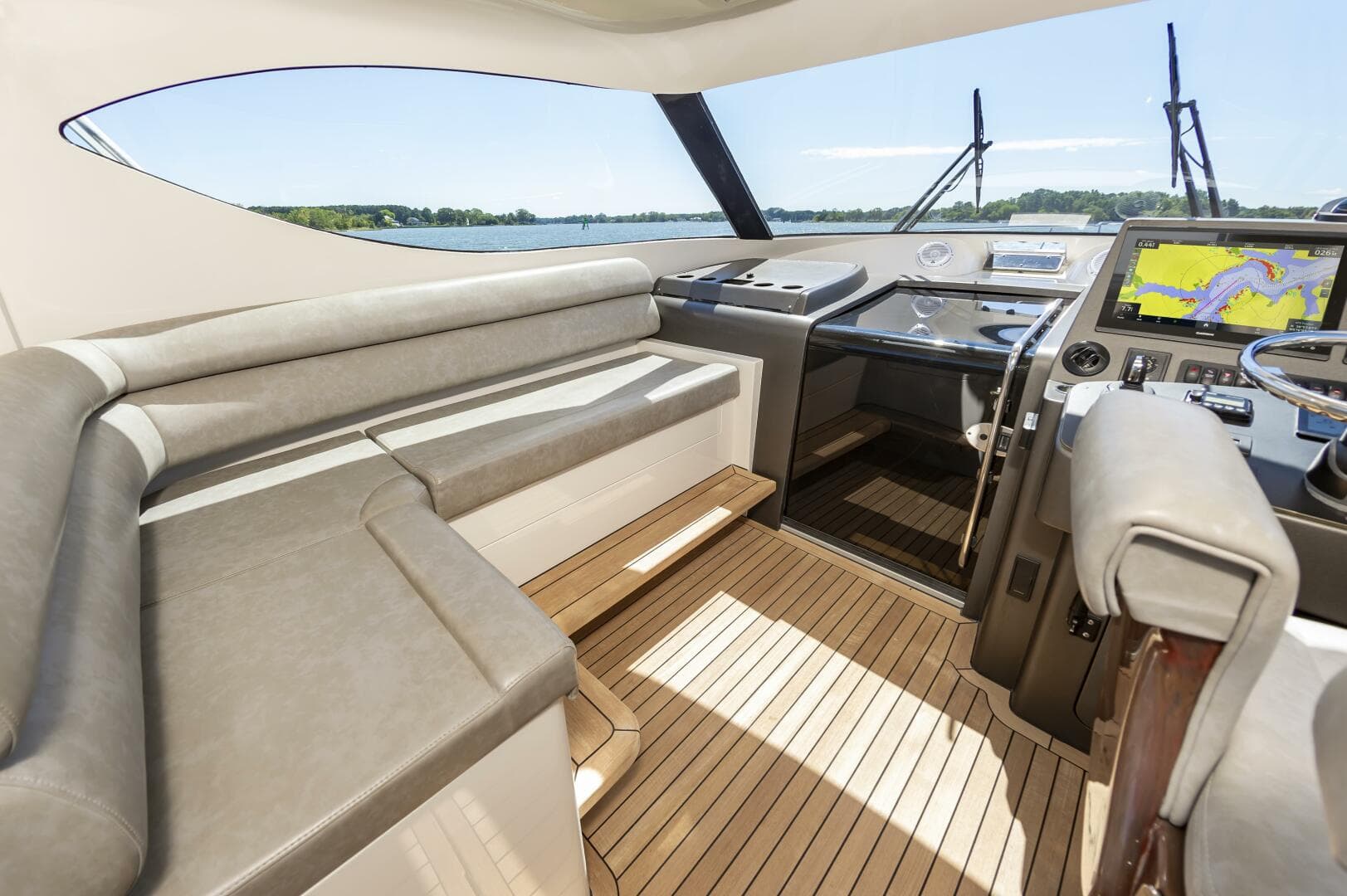 2014 Jupiter 41 Sport Bridge — photo 21