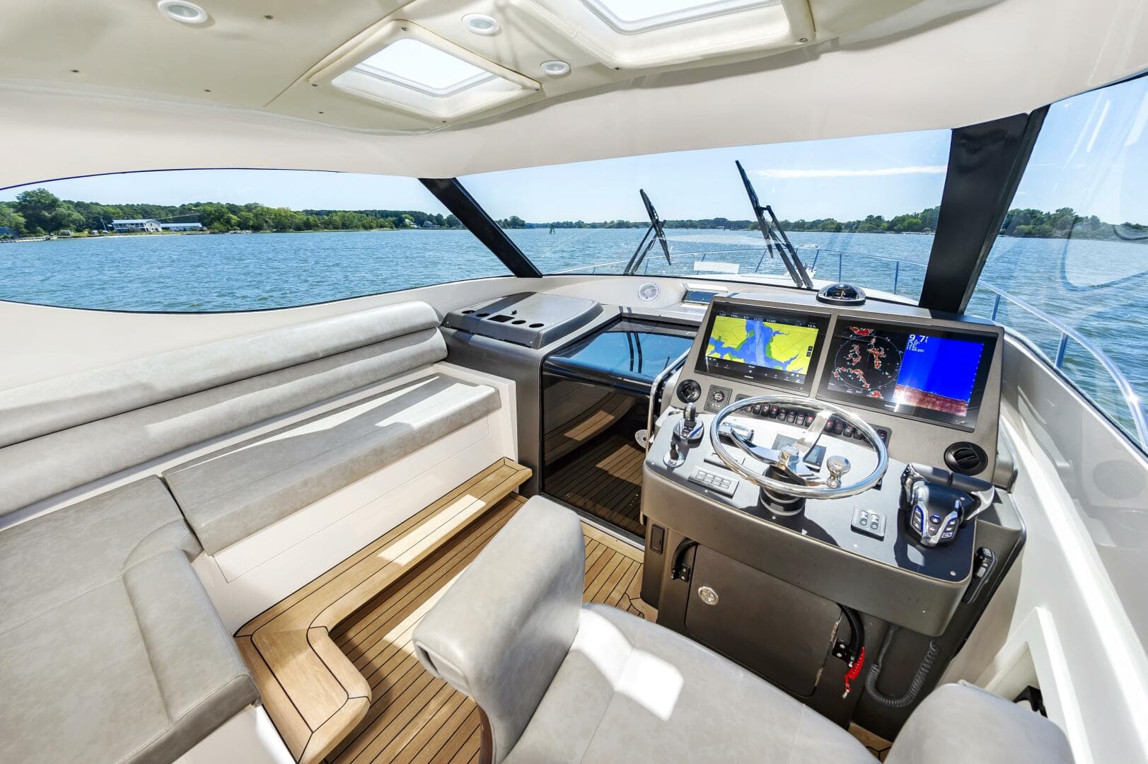 2014 Jupiter 41 Sport Bridge — photo 20