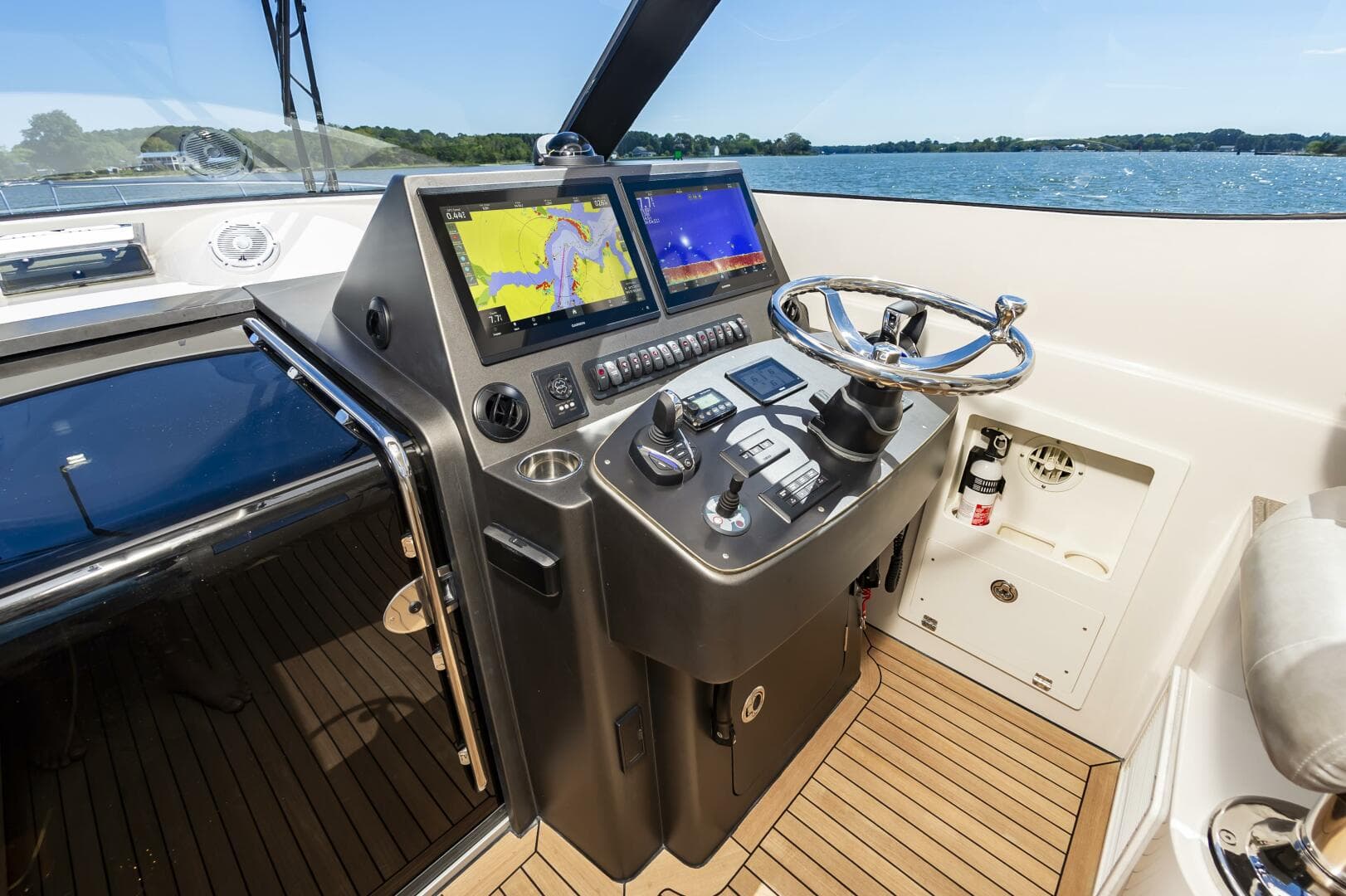2014 Jupiter 41 Sport Bridge — photo 26