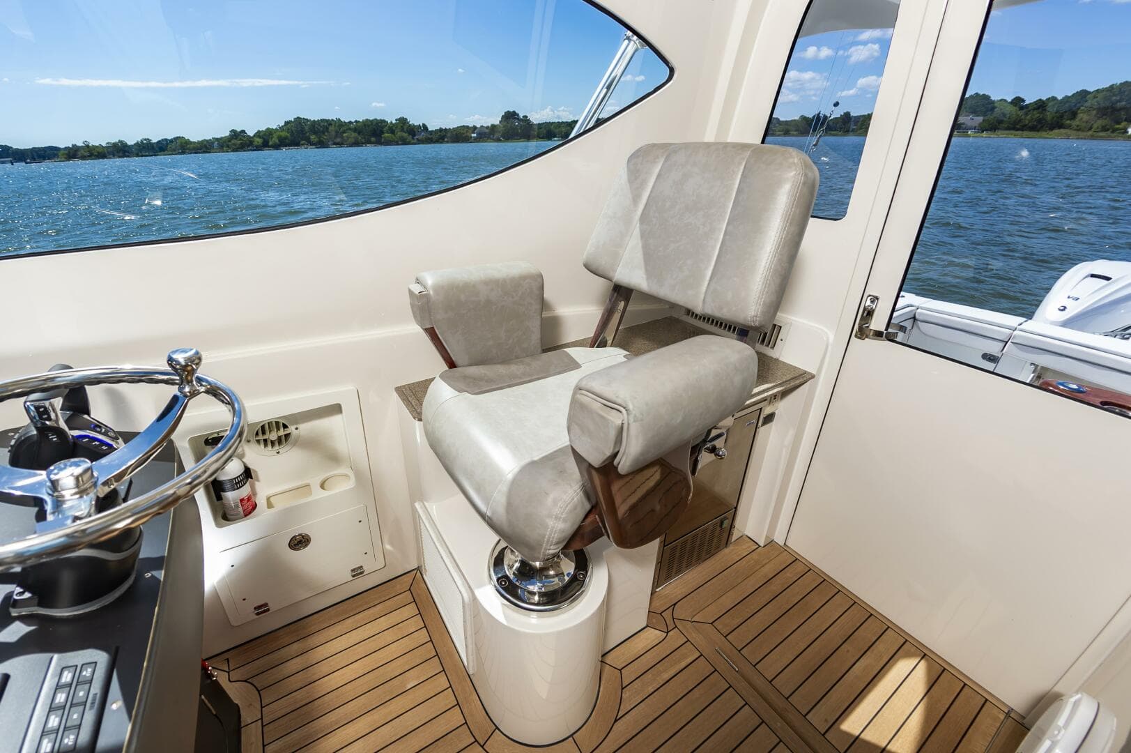 2014 Jupiter 41 Sport Bridge — photo 23