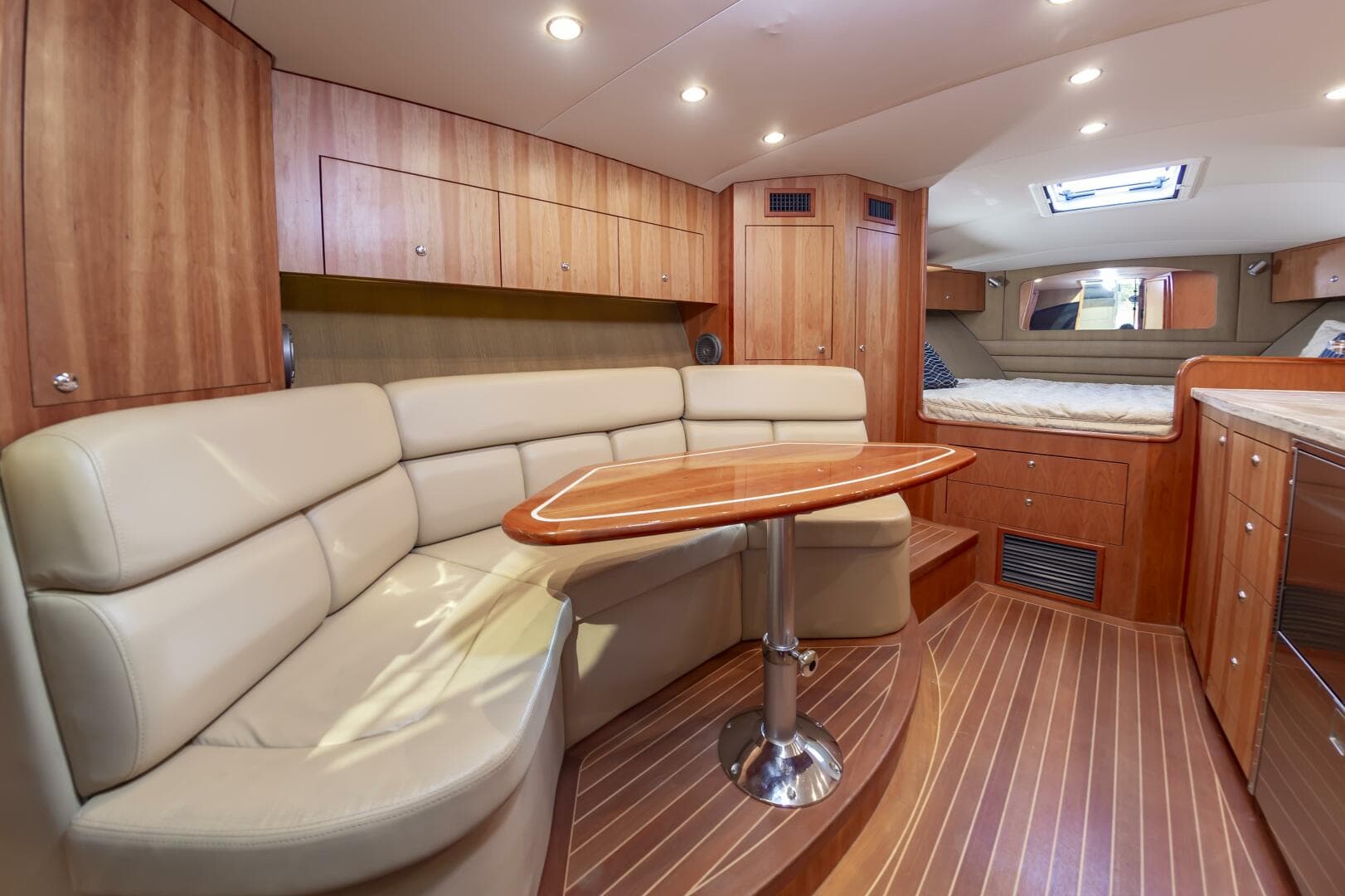 2014 Jupiter 41 Sport Bridge — photo 28