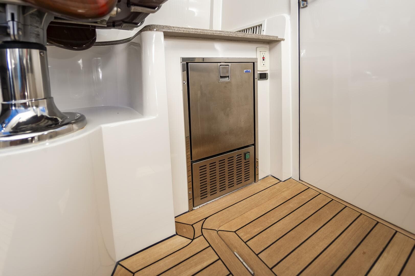 2014 Jupiter 41 Sport Bridge — photo 24