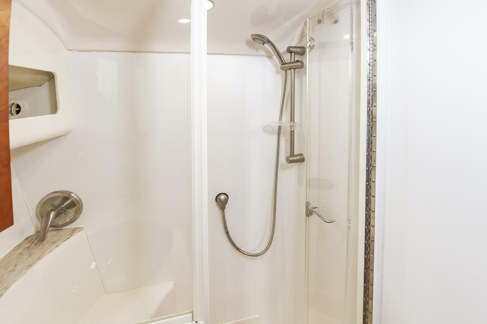 2014 Jupiter 41 Sport Bridge — photo 38