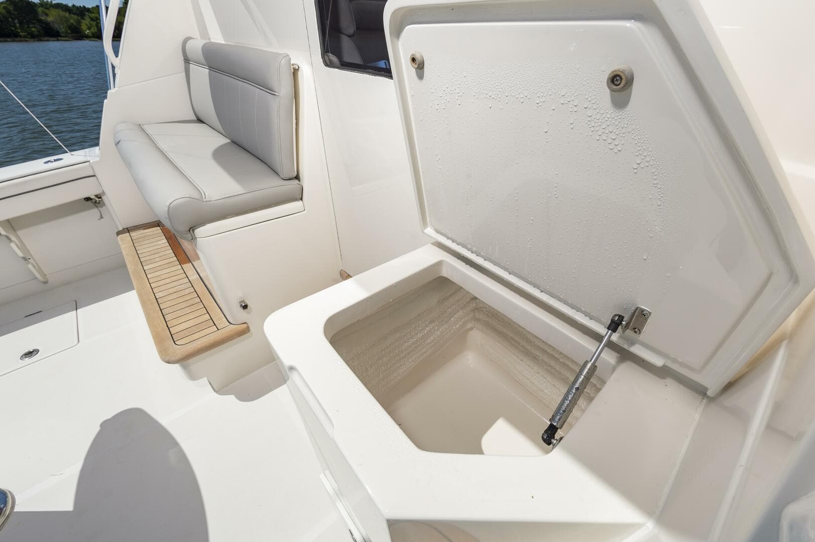 2014 Jupiter 41 Sport Bridge — photo 16