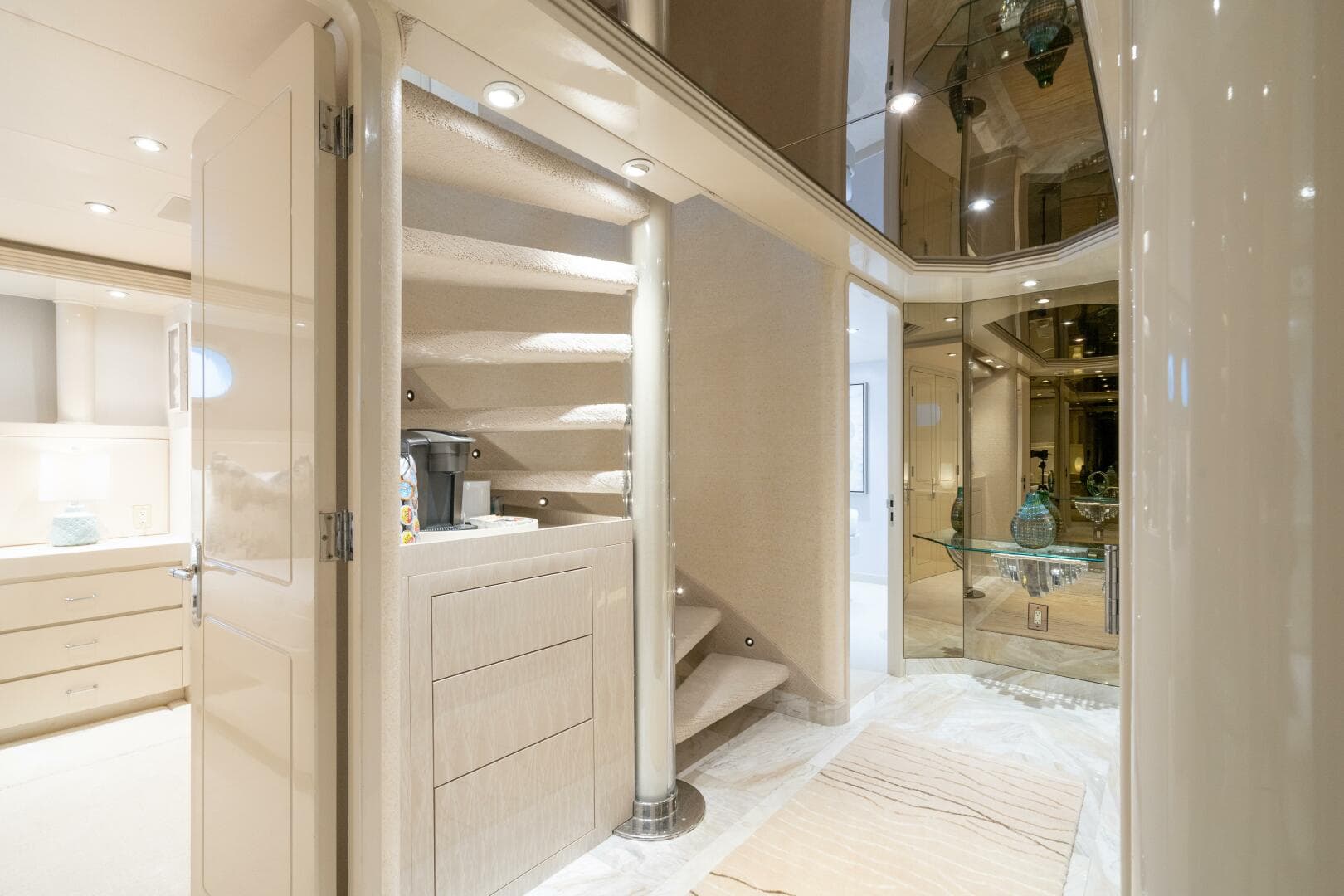 2001 Westship — photo 27