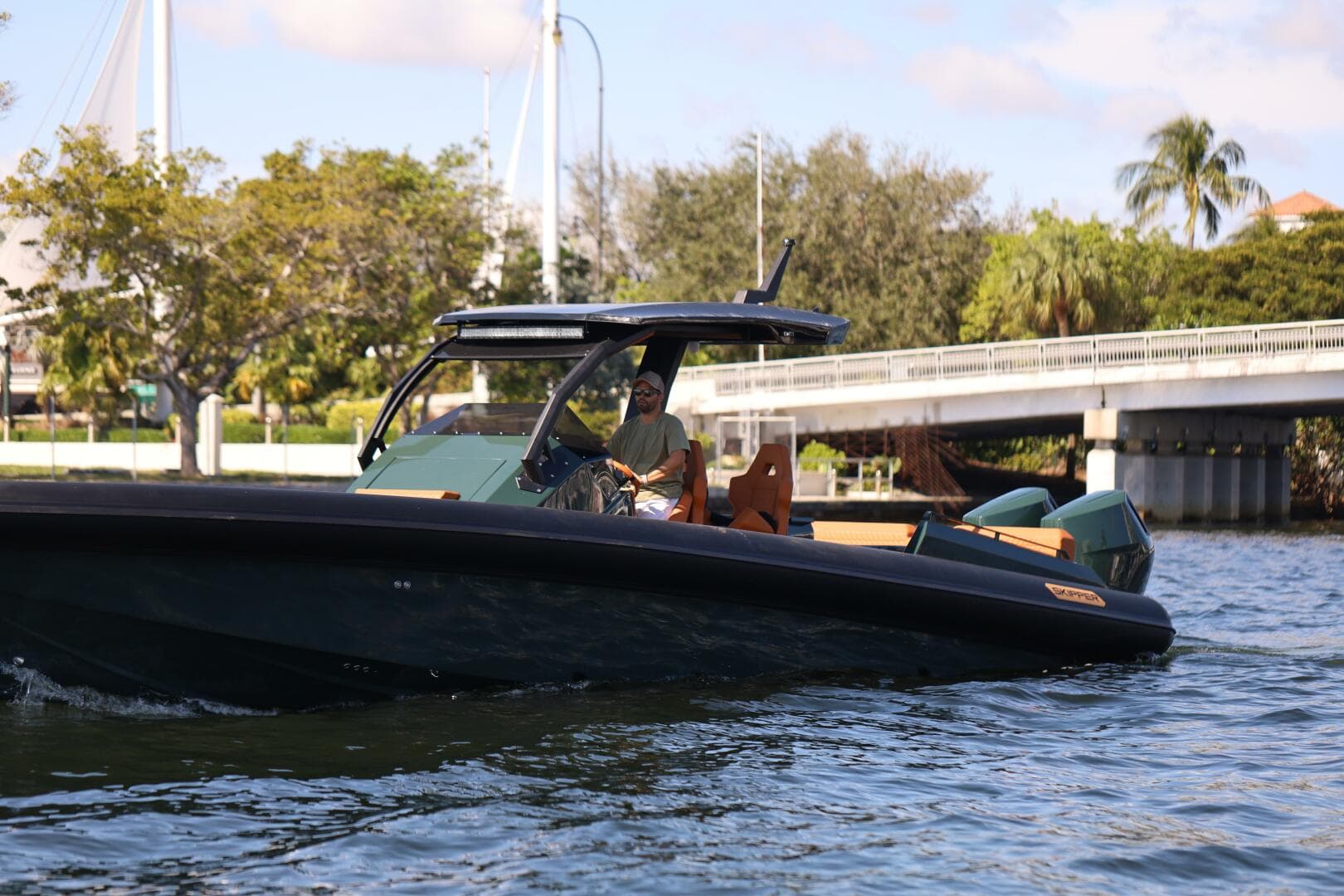 2025 Skipper Green Hull / Camel Upholstery — photo 7