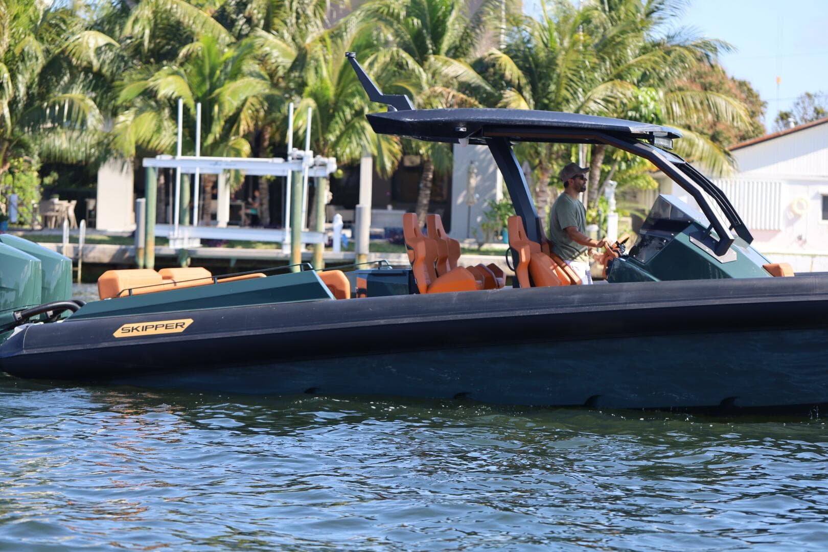 2025 Skipper Green Hull / Camel Upholstery — photo 8